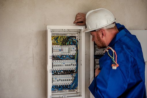 Électricien en urgence